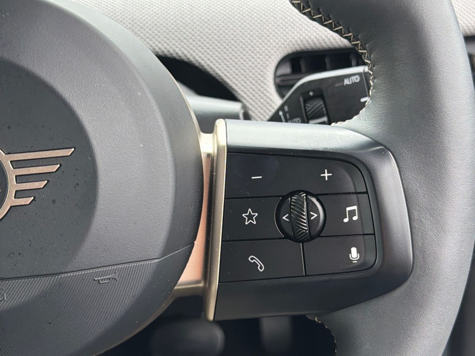 2024 MINI Hatch - image 16