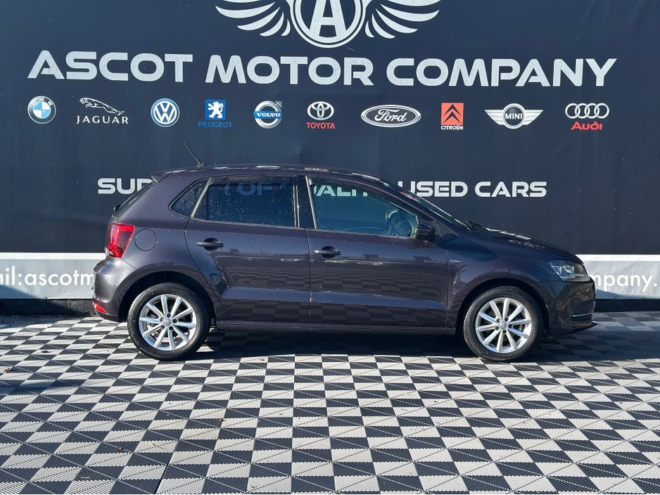 2015 Volkswagen Polo - image 3