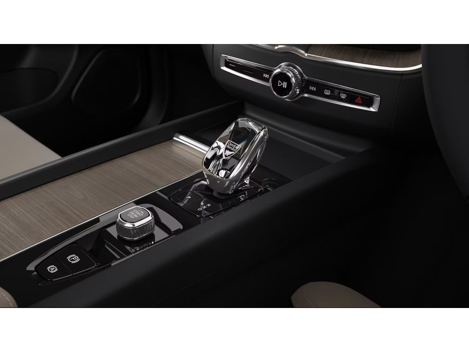 2026 Volvo XC60 - image 10