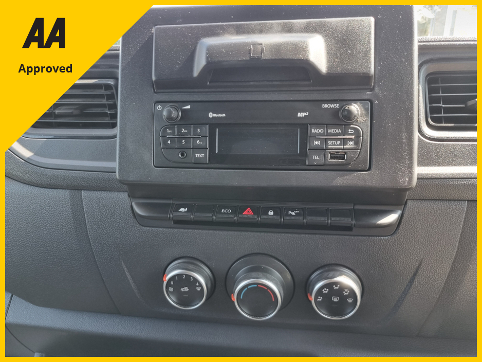 2020 Nissan NV400 - image 21