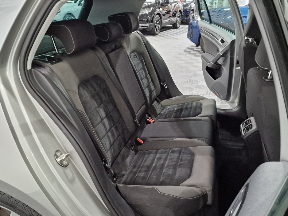 2013 Volkswagen Golf - image 10