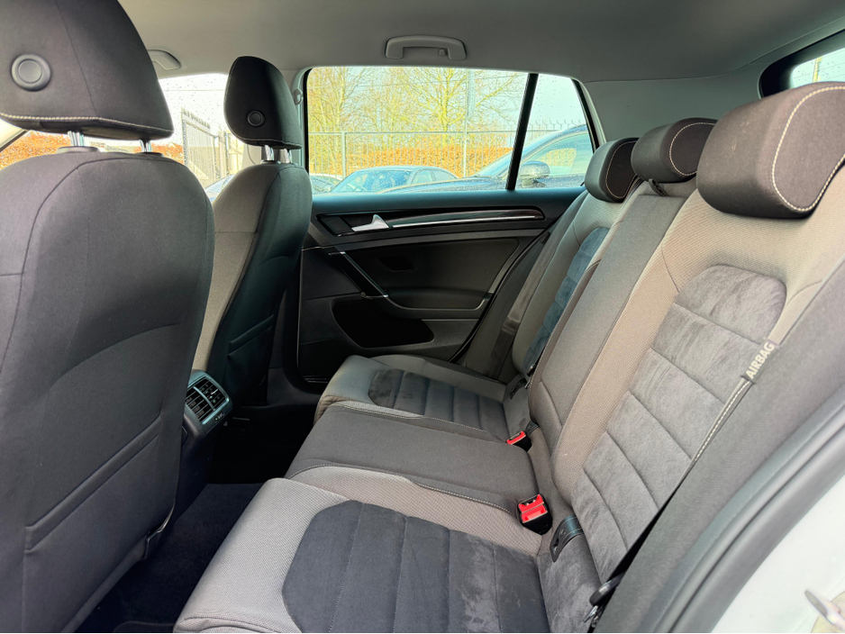 2016 Volkswagen Golf - image 18