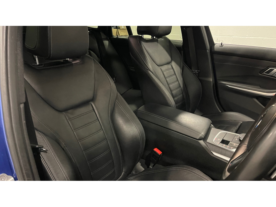 2021 BMW 3 Series - image 33