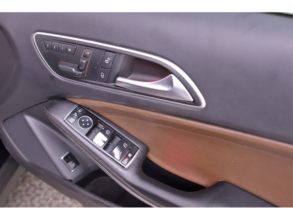 2016 Mercedes-Benz GLA Class GLA 180*FULL TAN MEMO LEATHER SEATS*REVERSE CAM*PARK SENSORS* €19,890