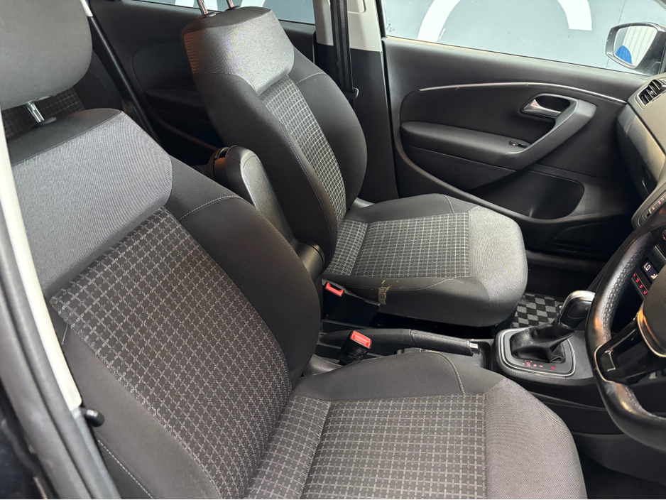 2017 Volkswagen Polo - image 8