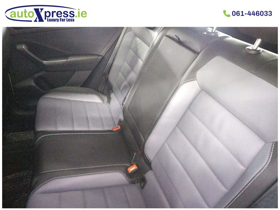 2023 Volkswagen T-Roc - image 10