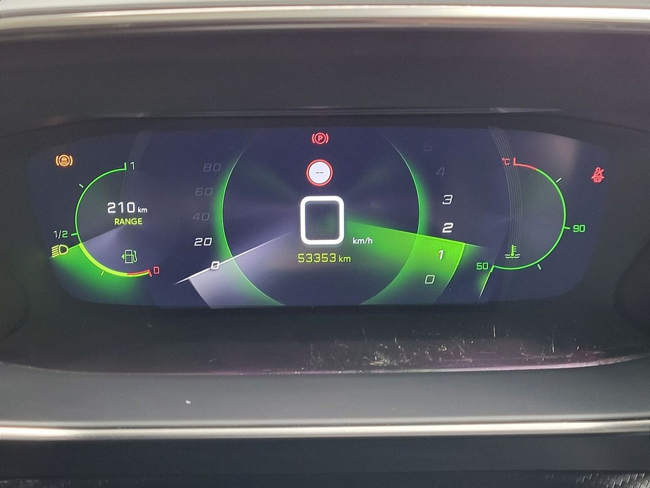 2020 Peugeot 2008 - image 4