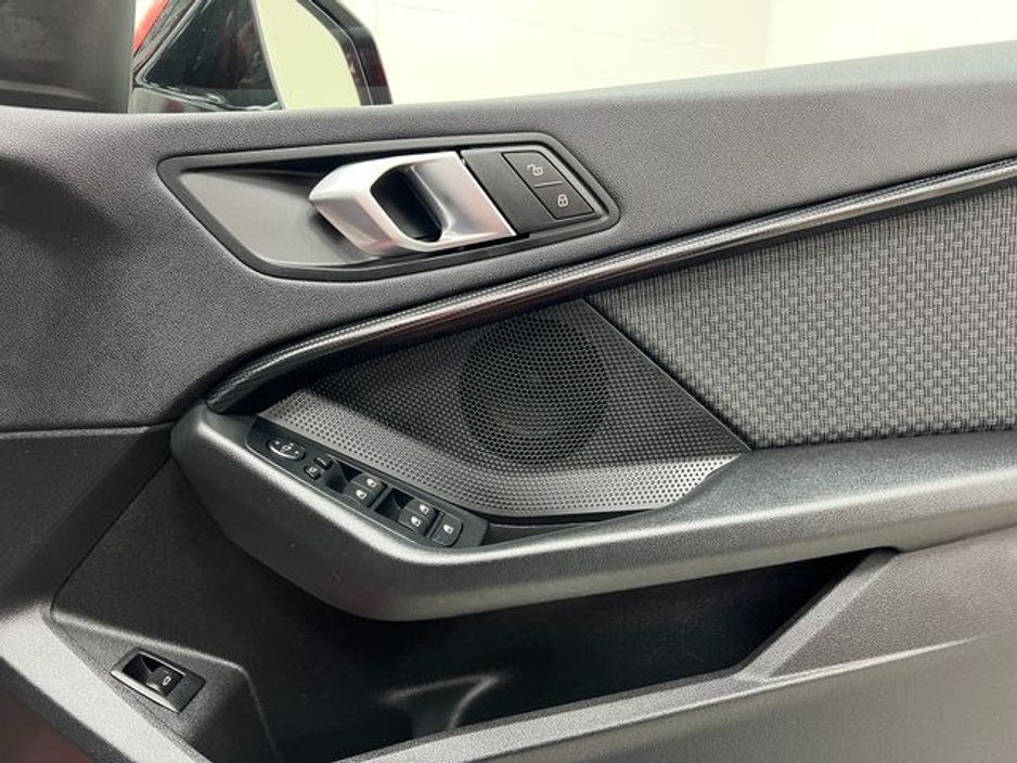 2020 BMW 1 Series - image 33