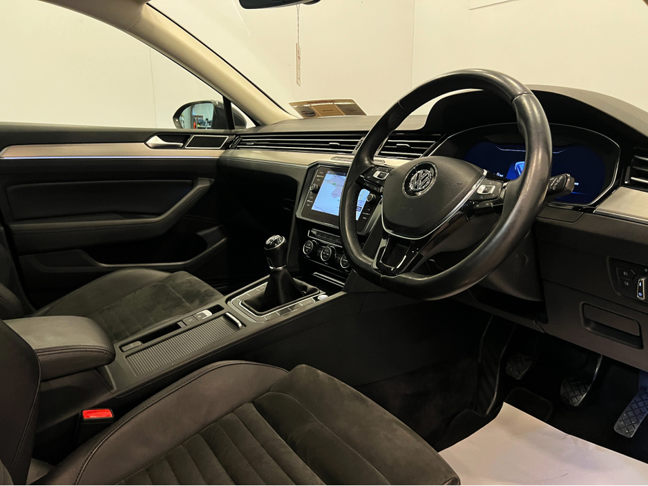 2018 Volkswagen Passat - image 17