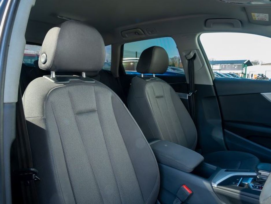 2020 Audi A4 - image 11