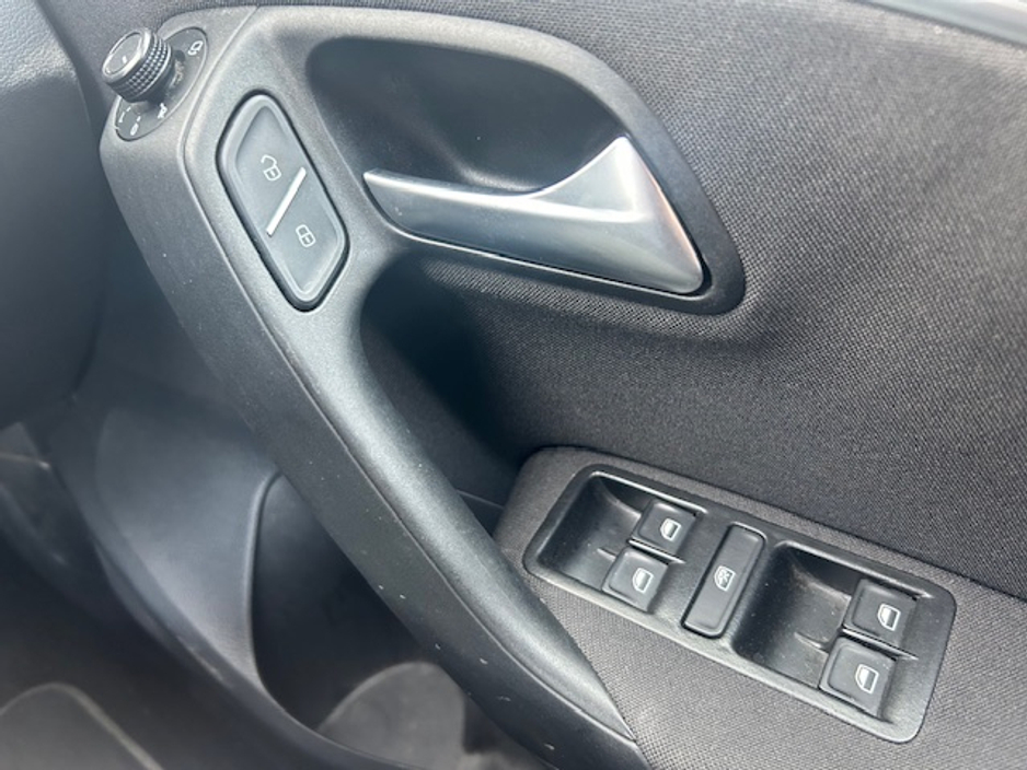 2015 Volkswagen Polo - image 17