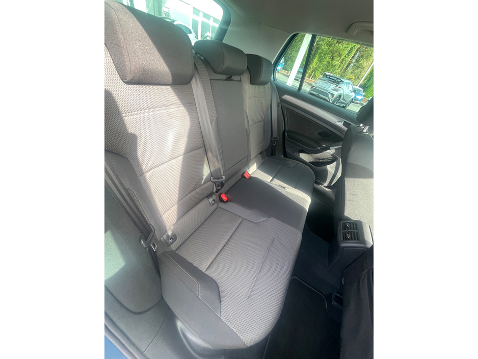 2016 Volkswagen Golf - image 11