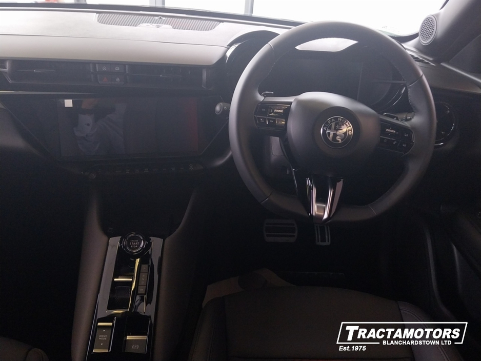 2025 Alfa Romeo Junior IBRIDA TECH PACK PREMIUIM PACK €36,749