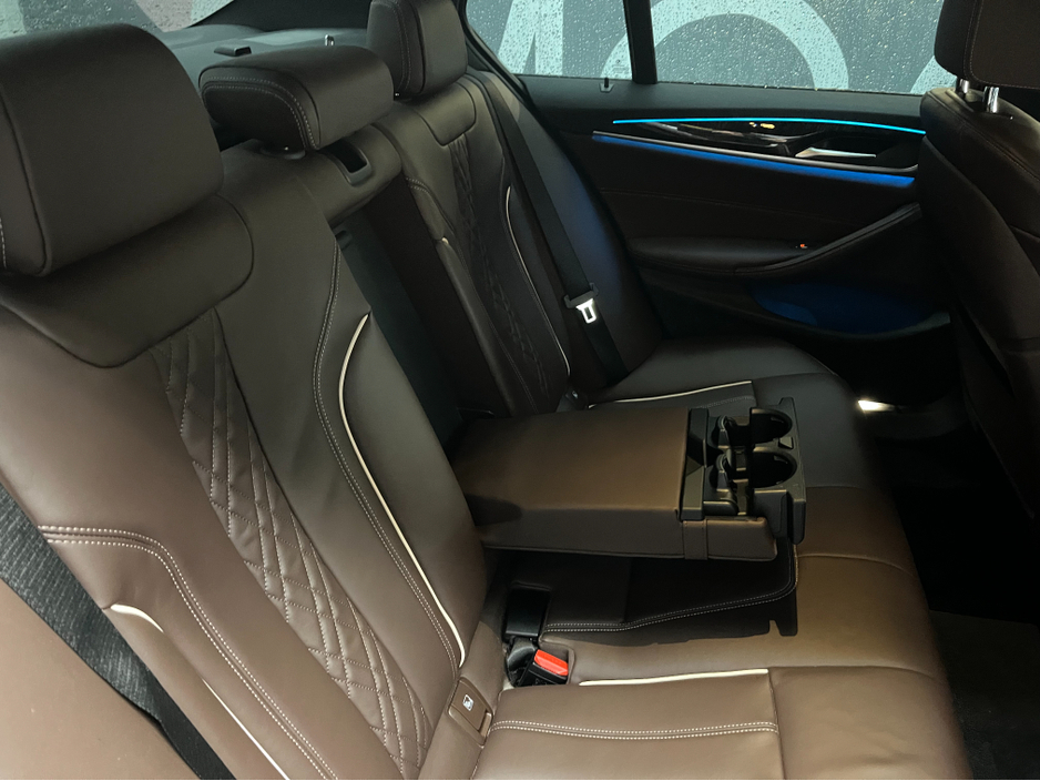 2020 BMW 5 Series - image 15