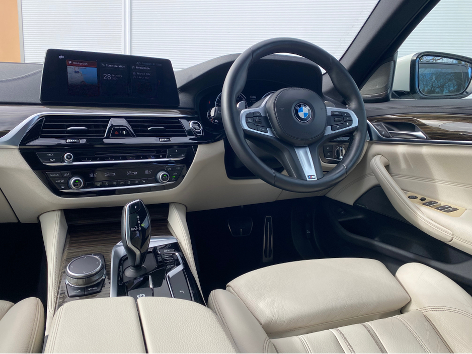 2018 BMW 5 Series - image 8