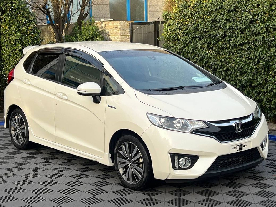 2016 Honda Fit SPORT 1.5 HYBIRD AUTO // REVERSE CAMERA // DIAMOND CUT ALLOYS // DIGITAL CLIMATE CONTROL €10,900