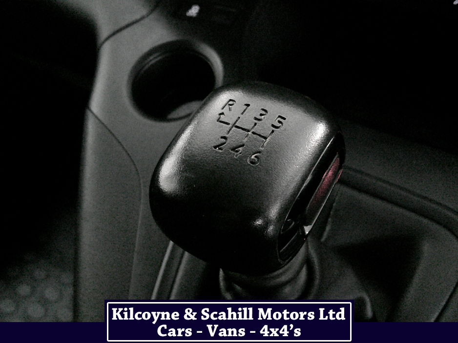 2022 Peugeot Partner - image 22