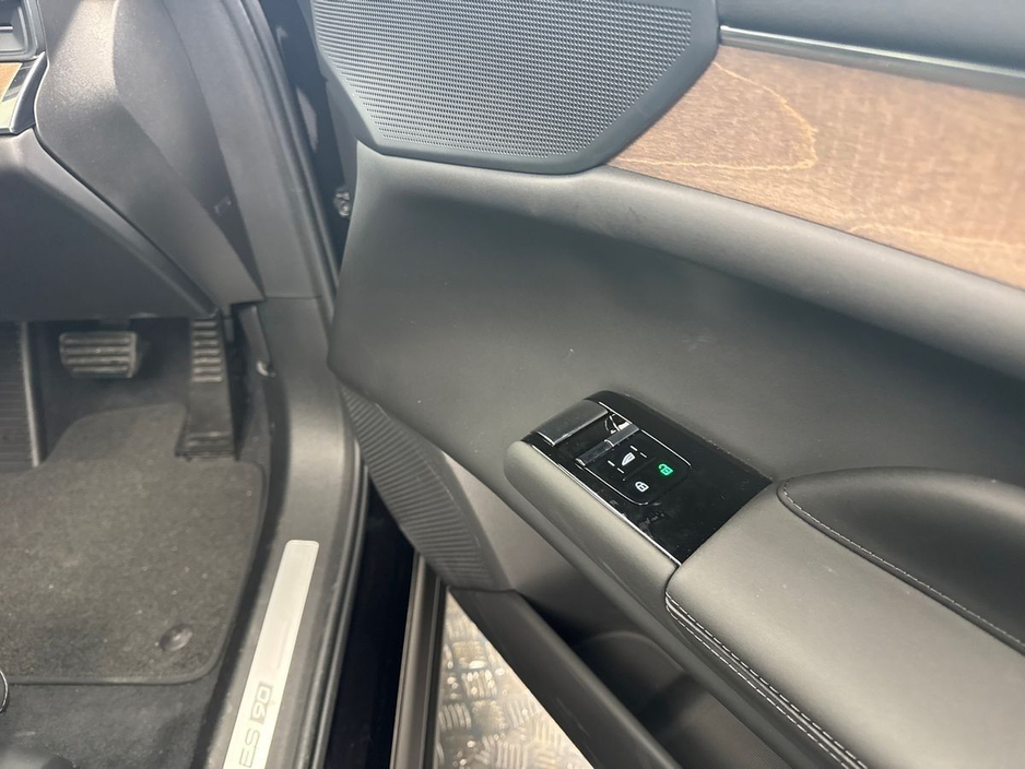 2026 Volvo ES90 - image 11