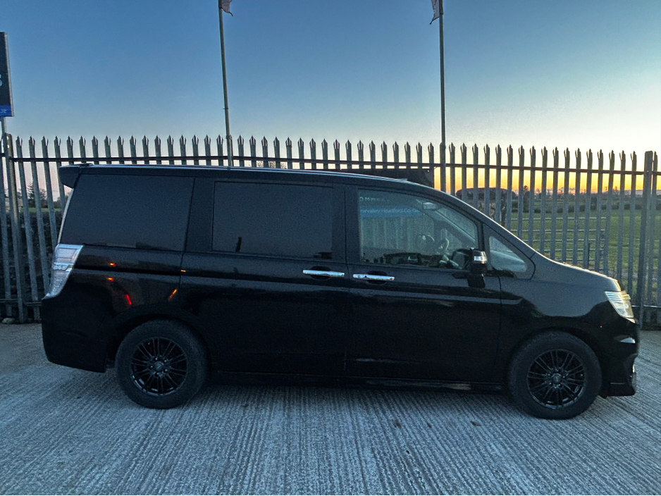 2014 Honda Stepwagon - image 5