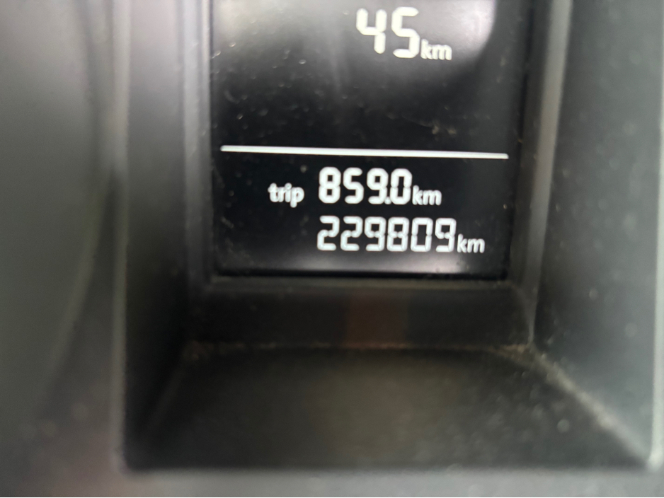 2011 Volkswagen Golf - image 7