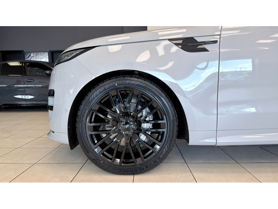 2025 Land Rover Range Rover - image 29