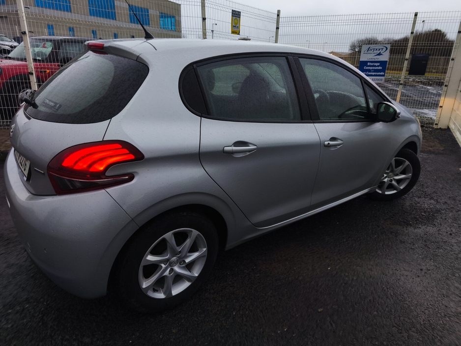 2017 Peugeot 208 1.2 PureTech 82bhp Active 3 dr €8,650