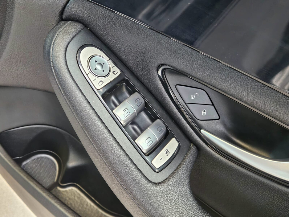 2016 Mercedes-Benz C Class - image 6