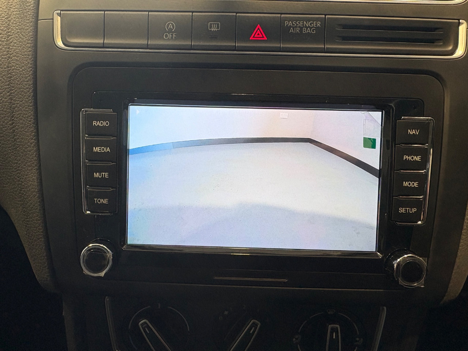 2015 Volkswagen Polo - image 12