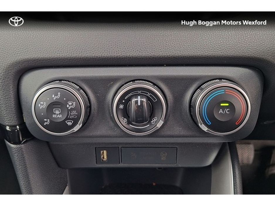 2021 Toyota Yaris - image 18