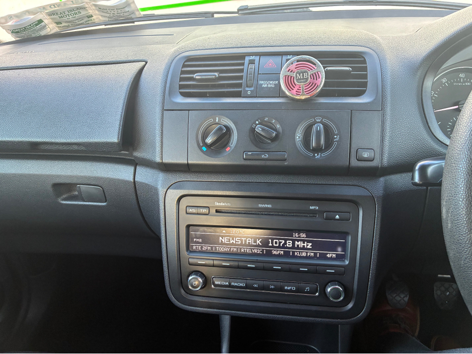 2011 Skoda Fabia - image 15