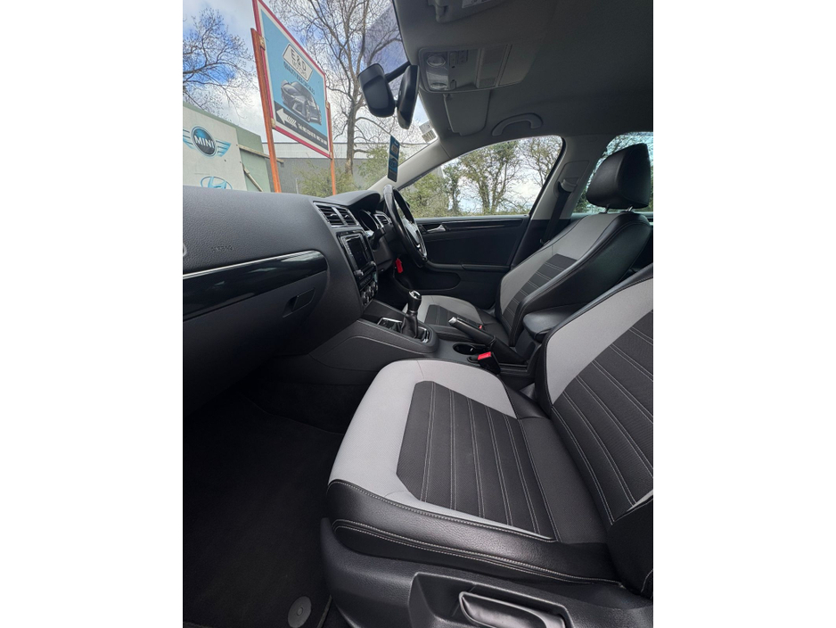 2017 Volkswagen Jetta - image 20