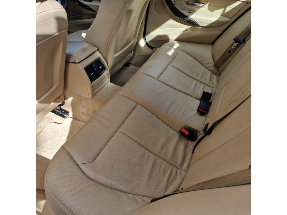 2013 BMW 3 Series - image 7