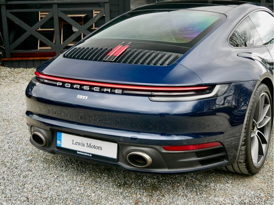 2022 Porsche 911 - image 10