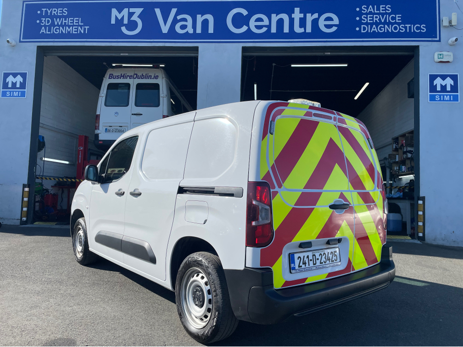 2024 Peugeot Partner - image 3