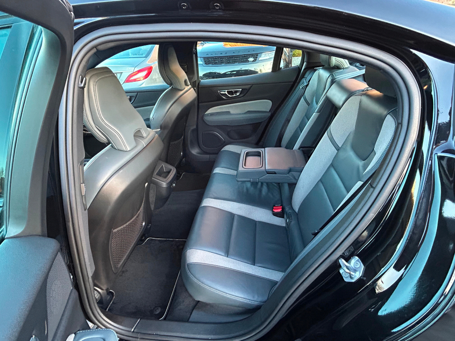 2019 Volvo S60 - image 15