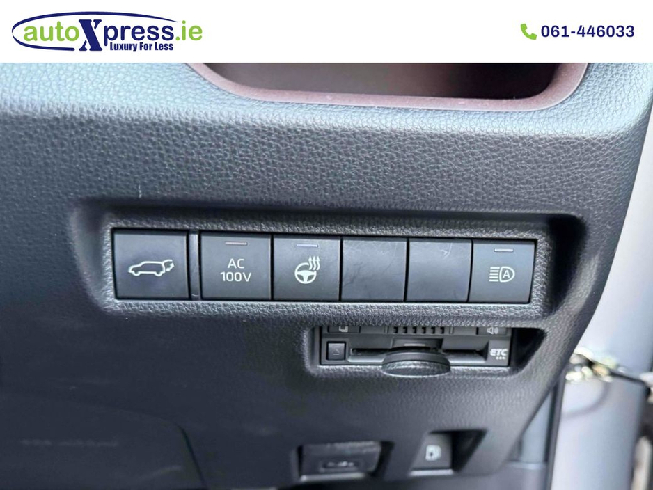 2021 Toyota Rav4 - image 13