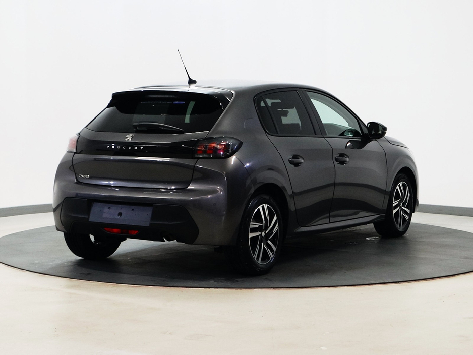 2023 Peugeot 208 - image 3