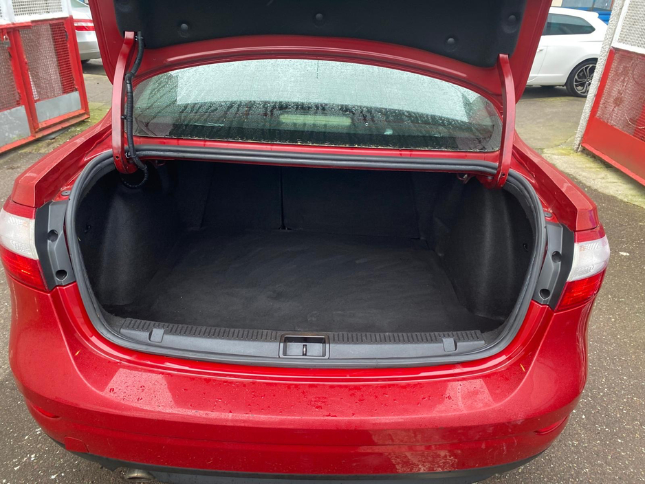 2015 Renault Fluence - image 21