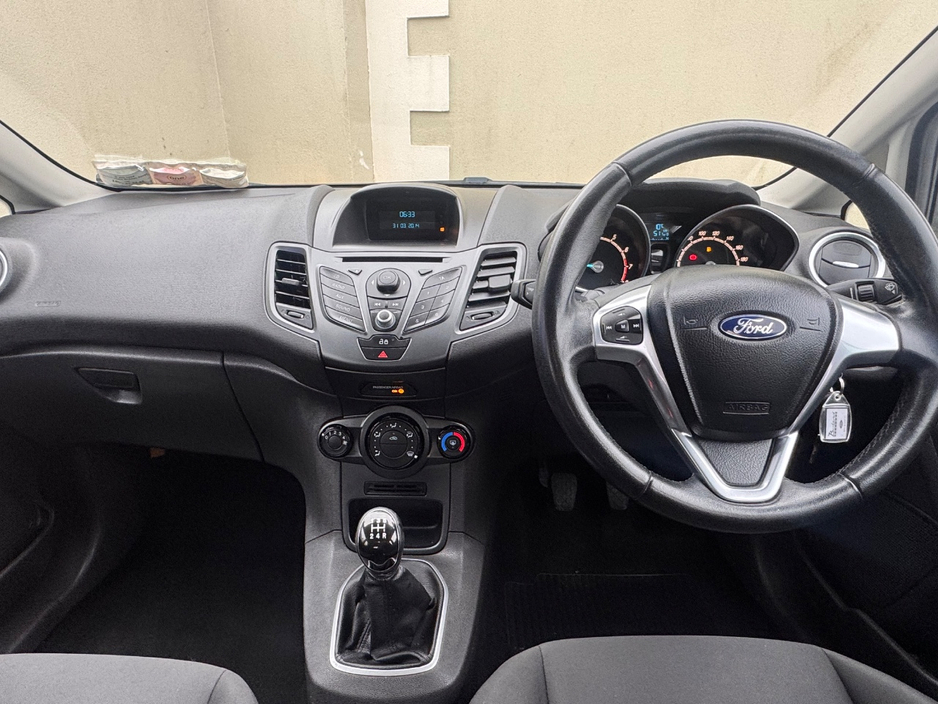 2014 Ford Fiesta - image 6