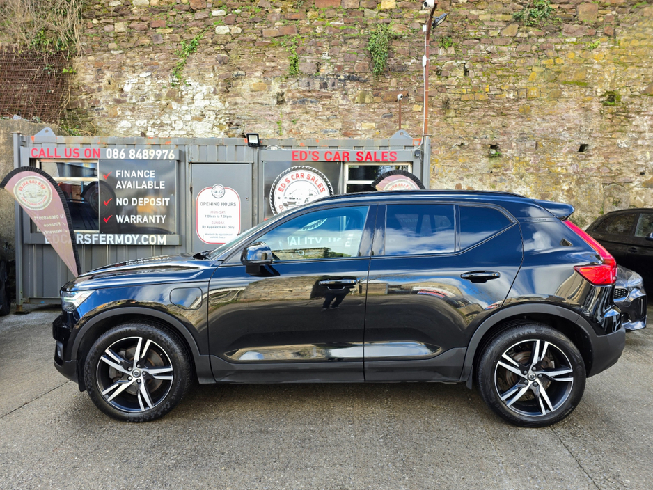 2021 Volvo XC40 - image 6