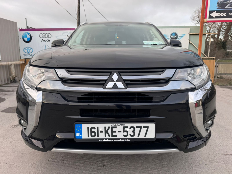 2016 Mitsubishi Outlander - image 2