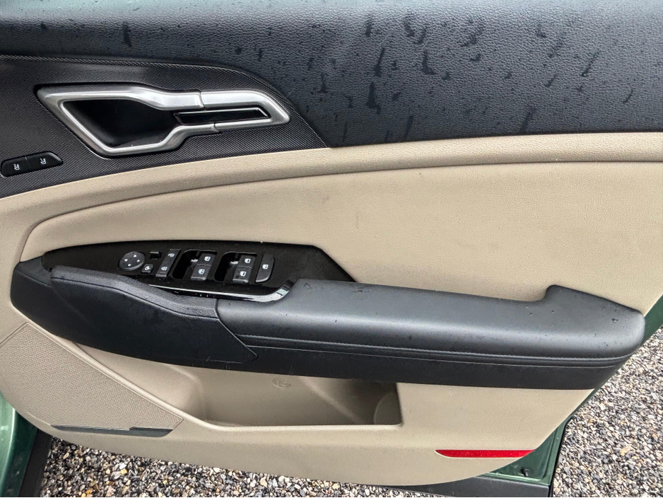 2022 Kia Sportage - image 10