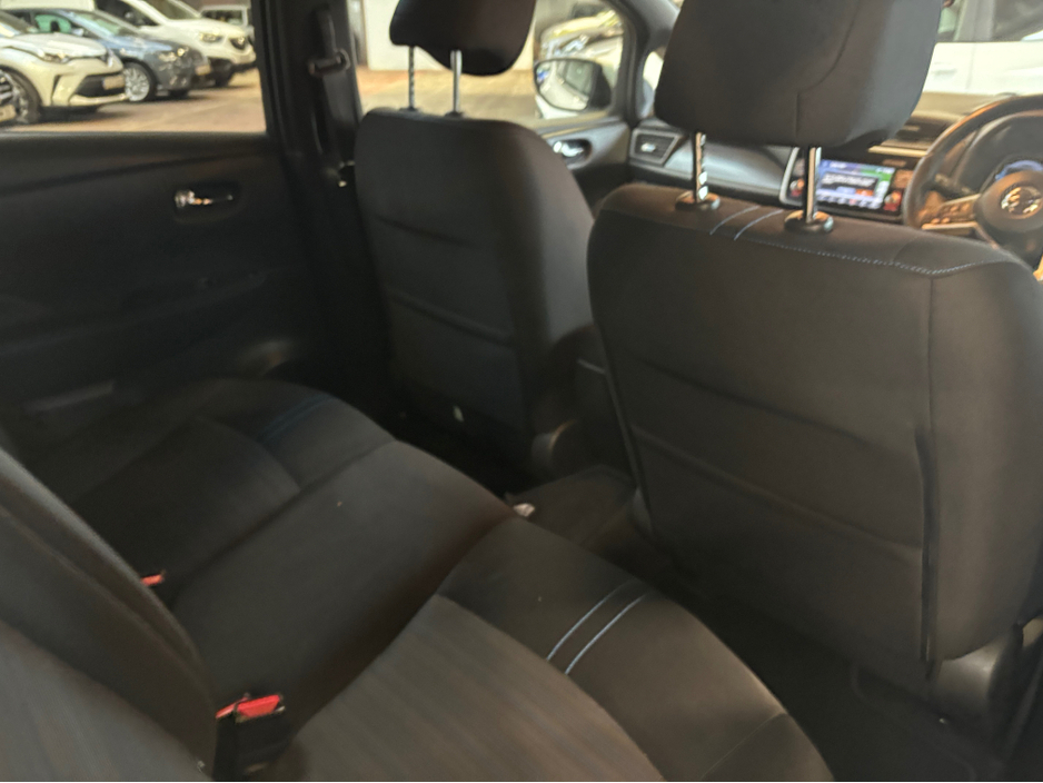 2019 Nissan Leaf - image 5