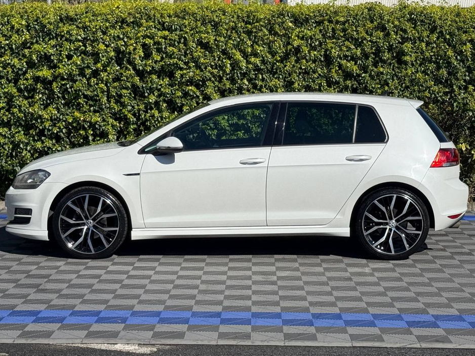 2015 Volkswagen Golf - image 3