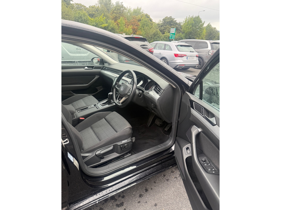 2020 Volkswagen Passat - image 7