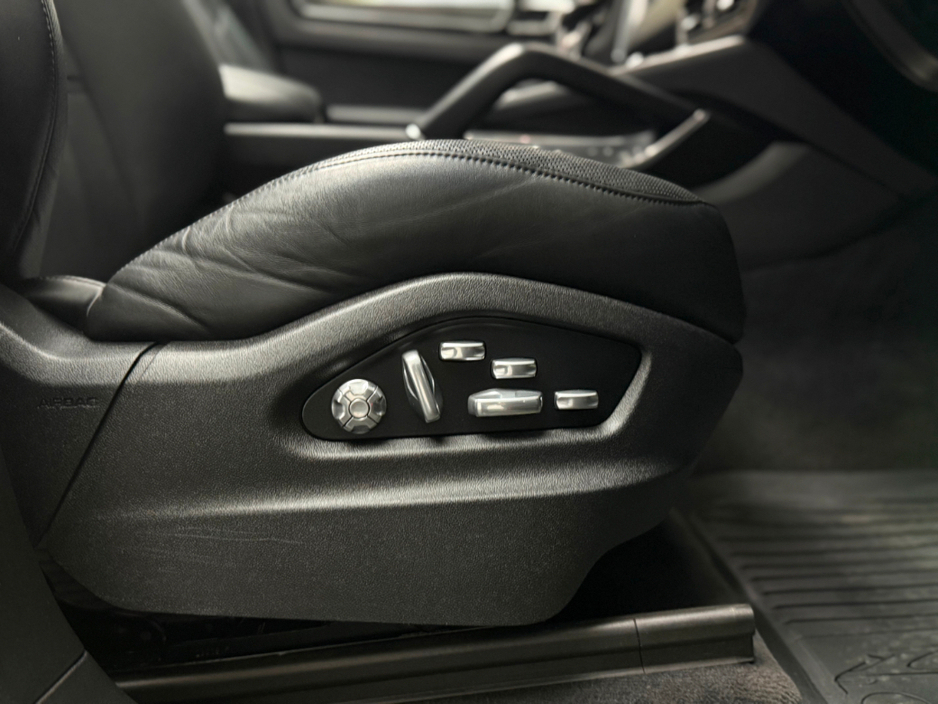2020 Porsche Cayenne - image 25