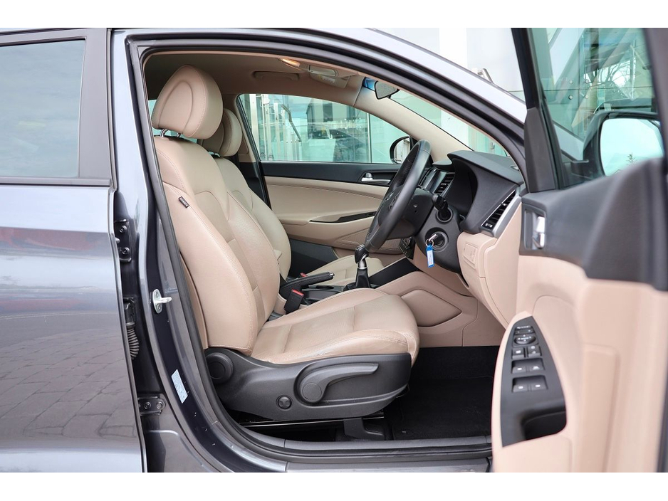 2016 Hyundai Tucson - image 6