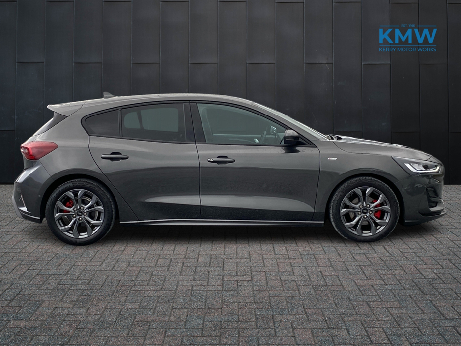 2025 Ford Focus - image 4