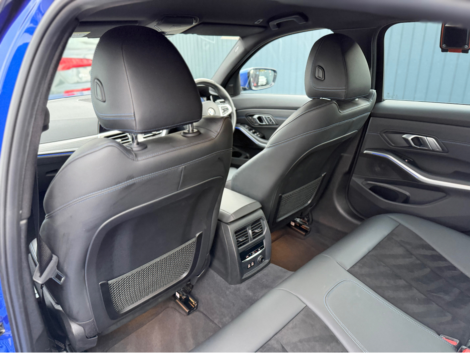 2020 BMW 3 Series - image 38