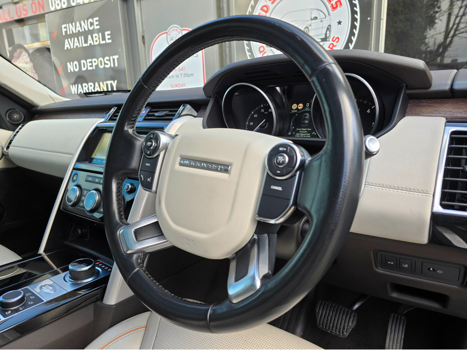 2017 Land Rover Discovery - image 26